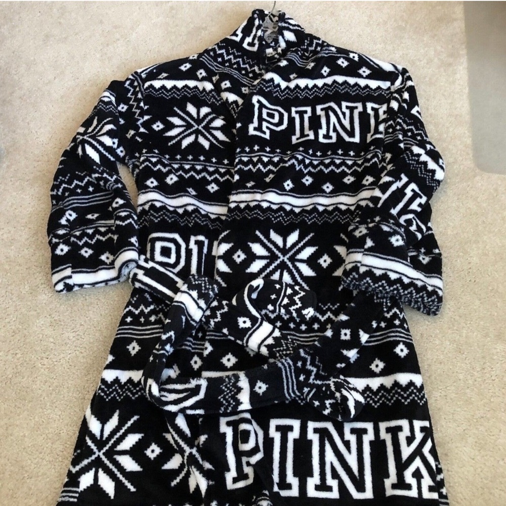 Victoria's Secret PINK Robe Medium Black White Fair Isle Snowflake Plush Logo